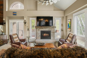 Chamonix 20, Snowmass Ski-In/Ski-Out Condo w/Shared Pool/Hot Tub/Private Washer/Dryer/Gym/WiFi